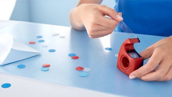 Handabroller für Klebefilm 19mm x 10m tesa Easy Cut, rot-blau